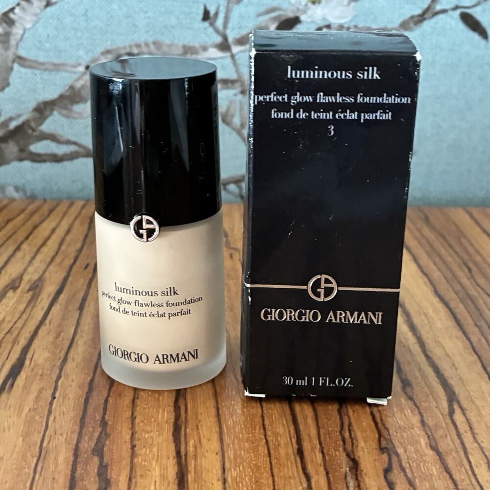 Giorgio Armani Luminous Silk Perfect Glow Foundation 3